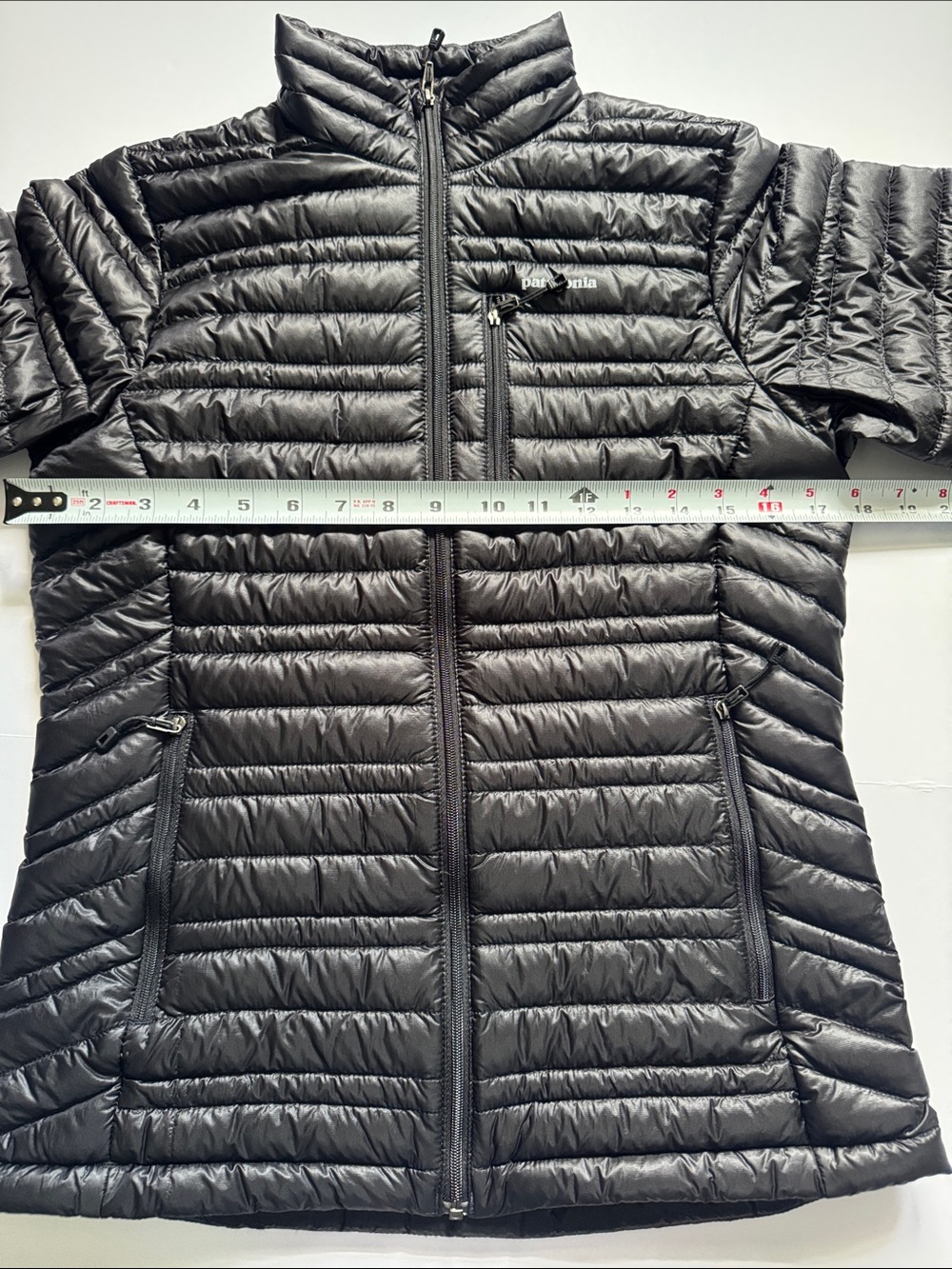 Patagonia Women's ultralight down puffer jacket size XS Black - Picture 11 of 12